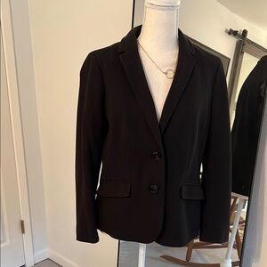 Talbots Black Blazer with Structured Shoulders and Fitted Silhouette